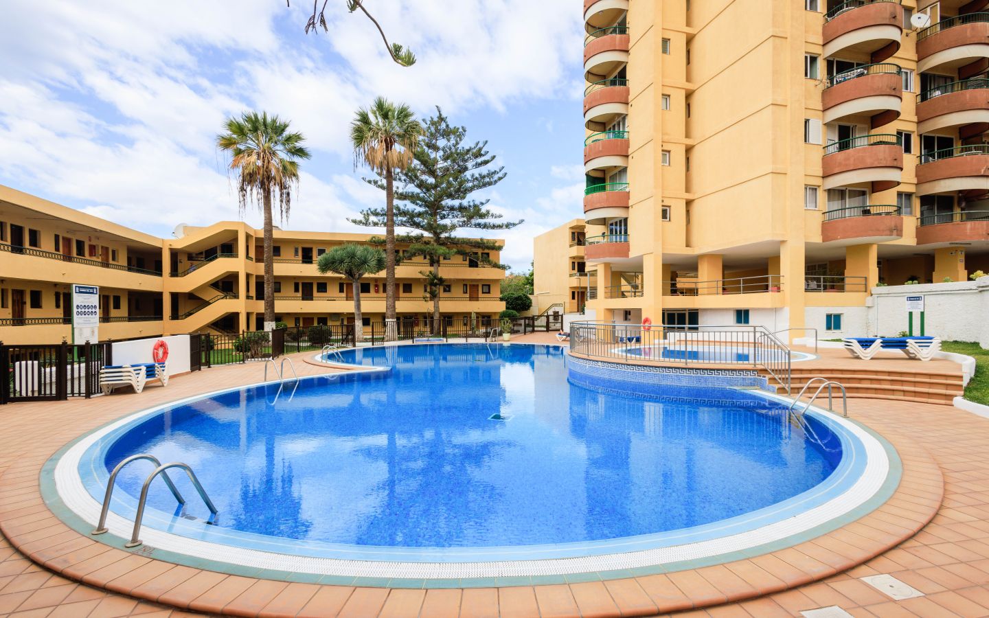 Your Renovated Seaside Retreat: Pool Views and Barrier-Free Comfort!